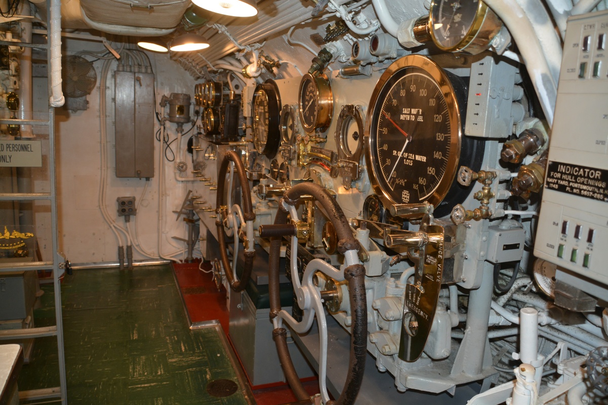 05_RON_0427_USS_Bowfin_Submarine
