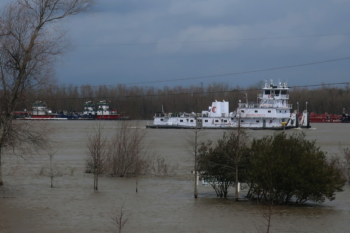 B Tug boat on the Mississippi River