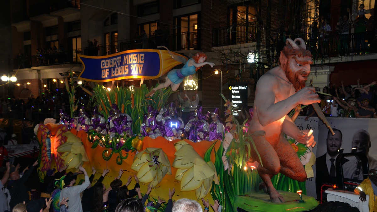 F Mardi Gras parade float 8591