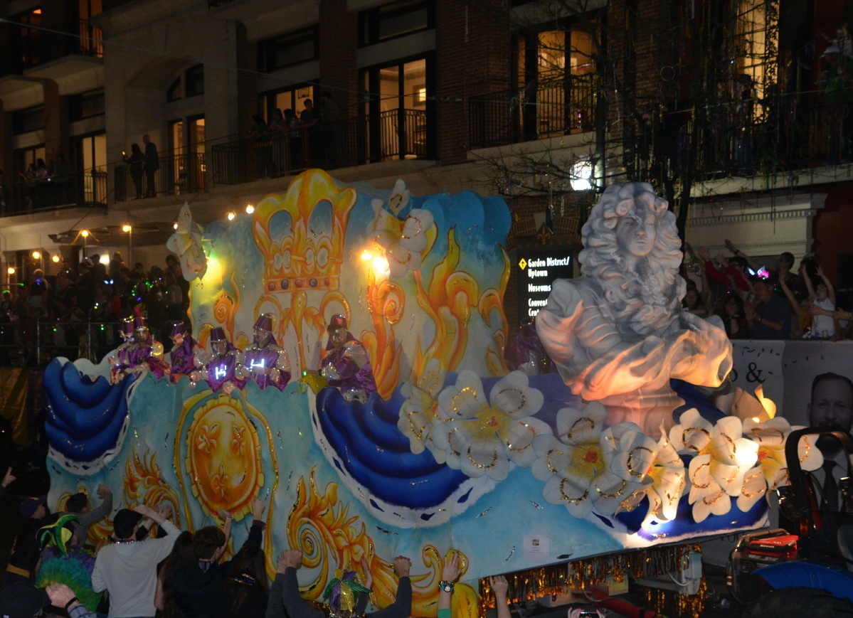 F Mardi Gras parade float 8594