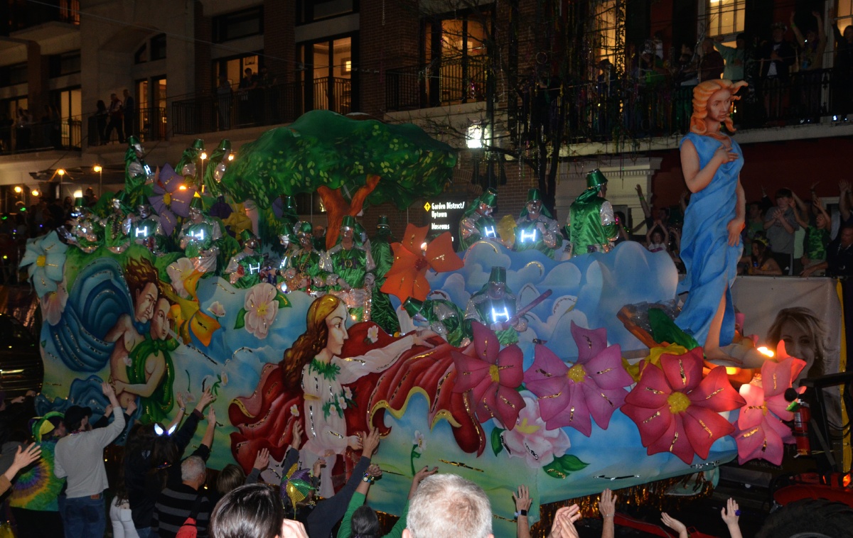 F Mardi Gras parade float 8601