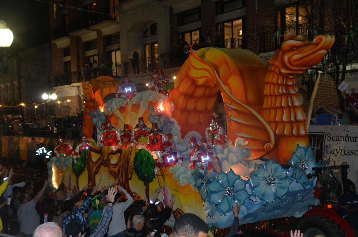 F Mardi Gras parade float 8612