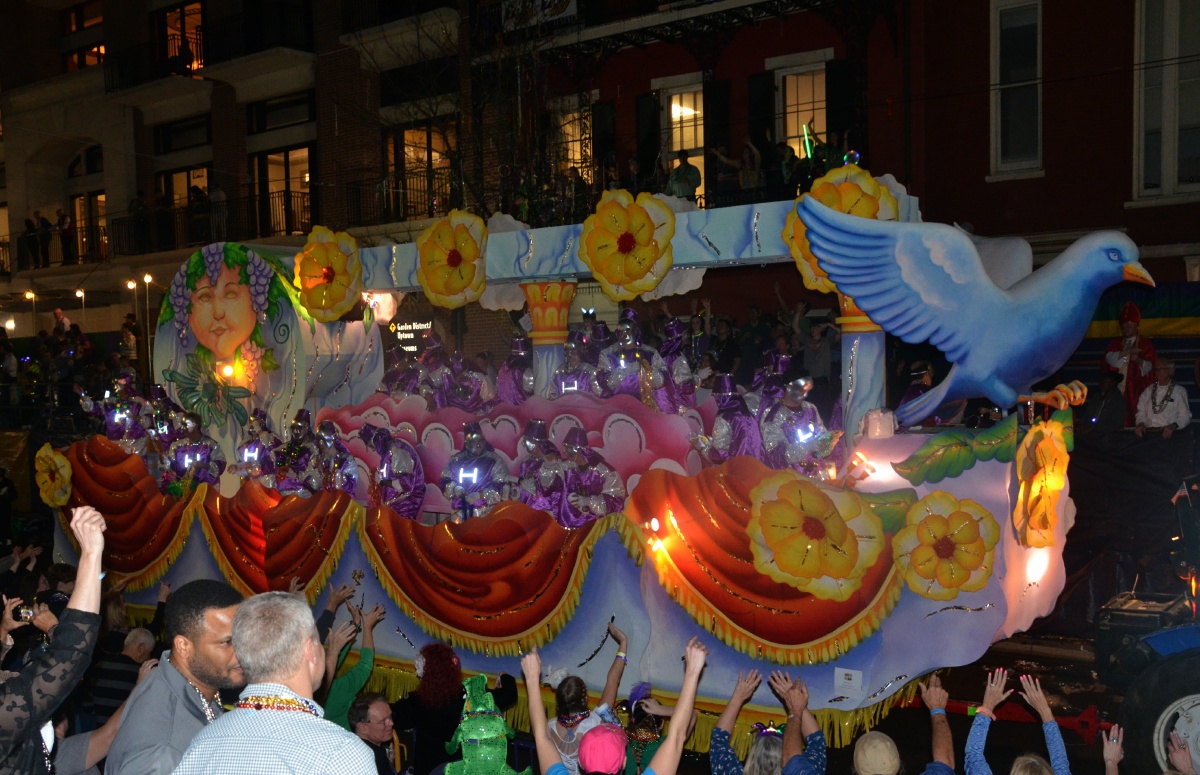 F Mardi Gras parade float 8627