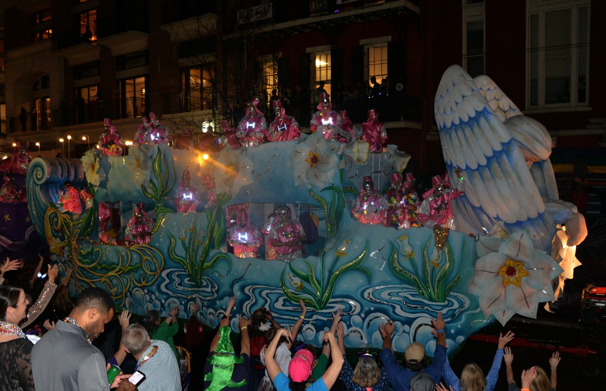 F Mardi Gras parade float 8635