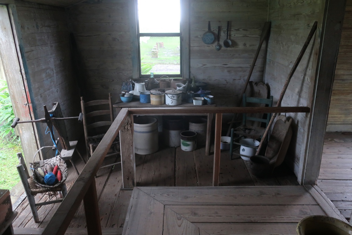 H Laura Plantation slave cabin 2