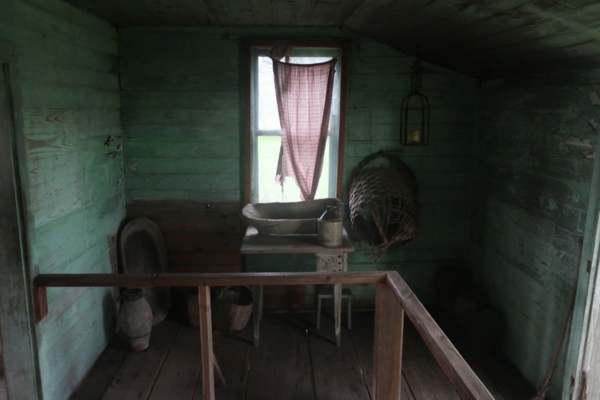 H Laura Plantation slave cabin
