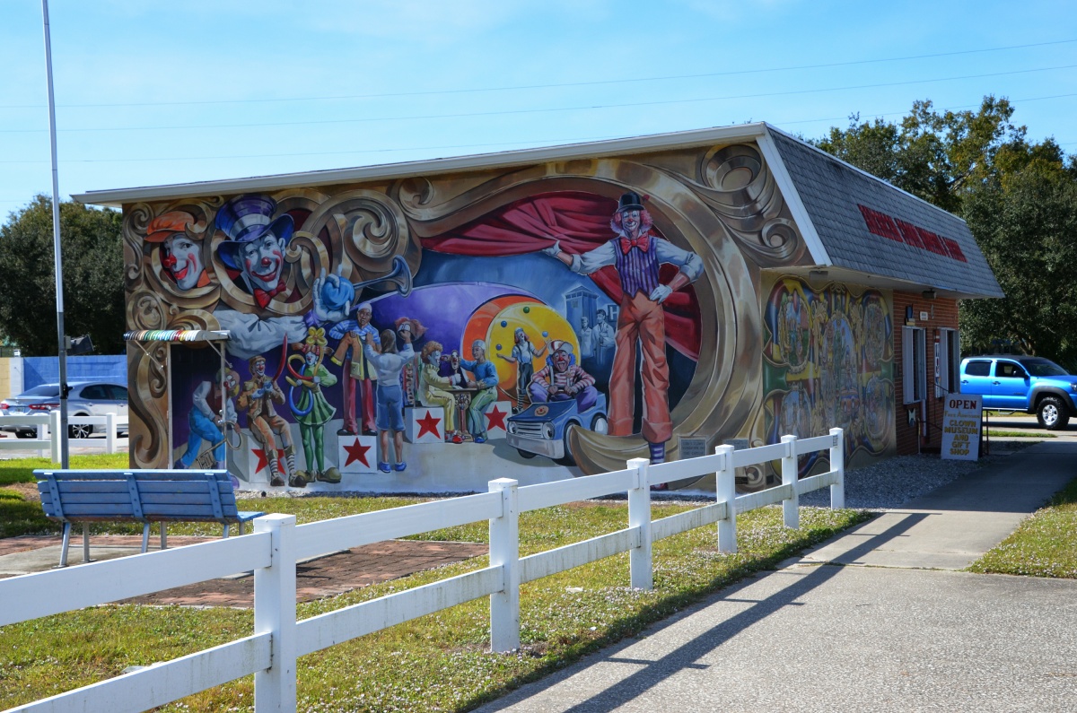 J Lake Placid Toby's Clown School 9836